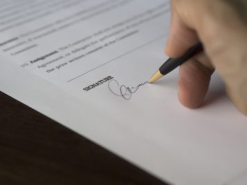 Quel est le point de départ du délai de suspension en référé précontractuel ?